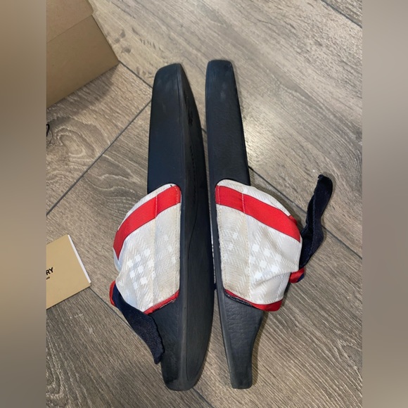 Burberry slides - Picture 4 of 6